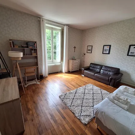 Vakantiehuis Manoir Au Coeur De La Campagne Angevine *